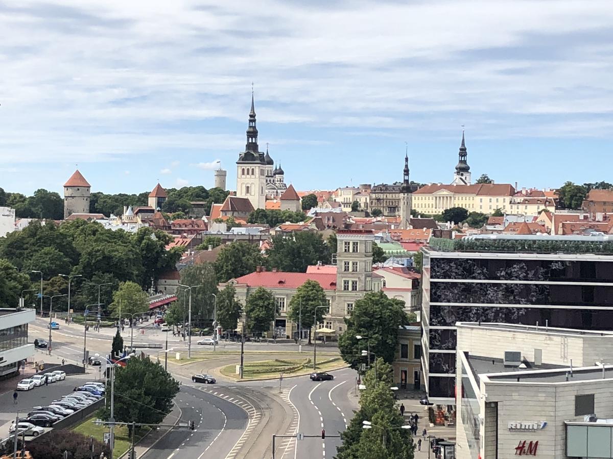 Hilltop Apartments - City Centre Foorum Tallinn Bagian luar foto